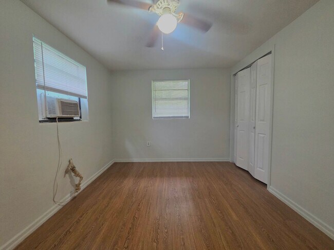 Building Photo - 3330 Dale Dr