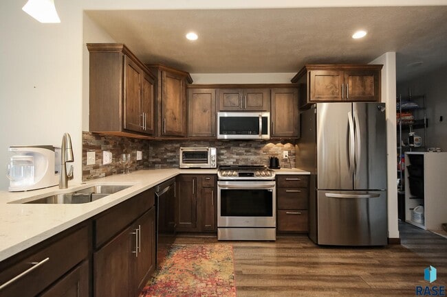 Building Photo - 2714 E Sunburst Dr