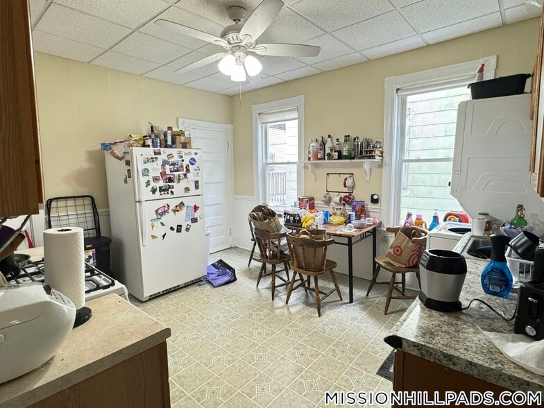 Building Photo - 88 Fisher Ave