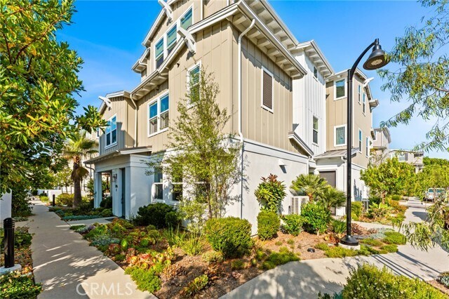 Building Photo - 2116 Cresta Dr