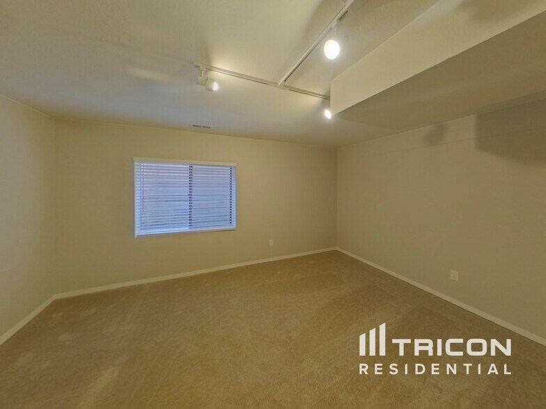 Building Photo - 6445 Fall River Dr