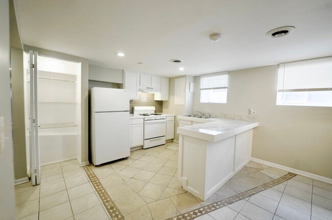 Primary Photo - 125 S Leavitt St