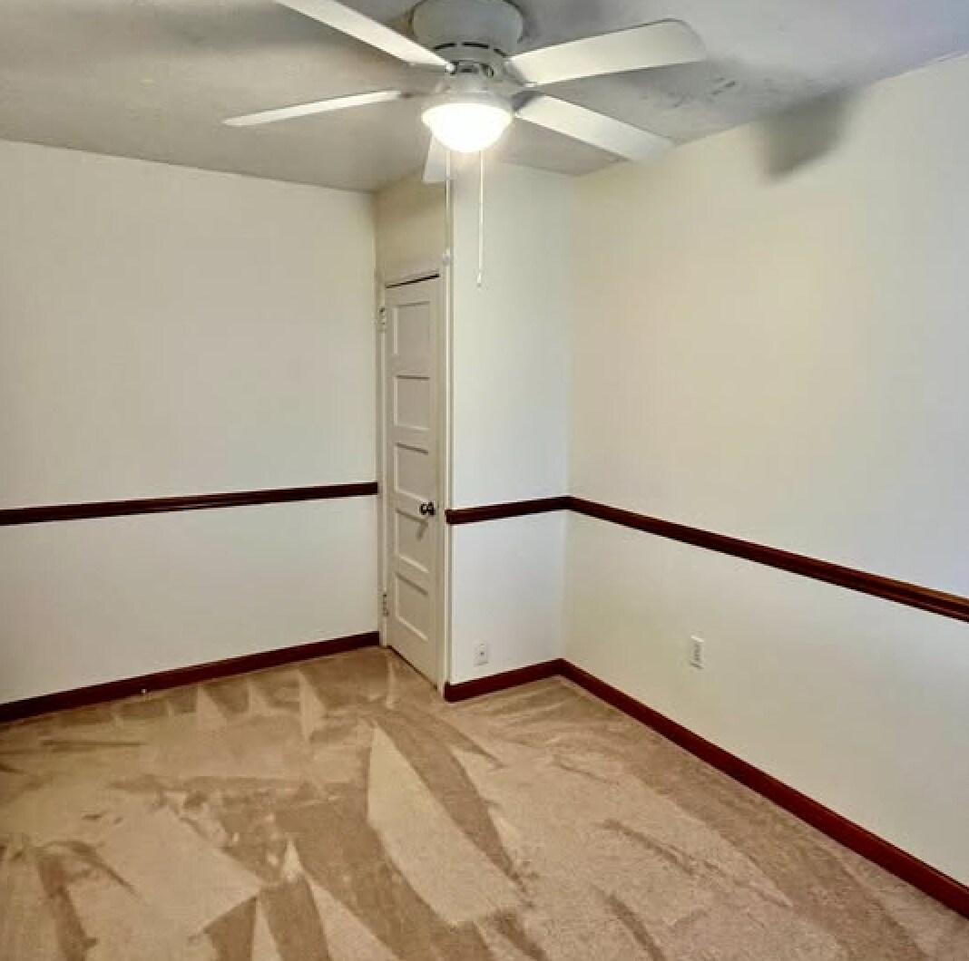 Building Photo - 135 N Carol Blvd