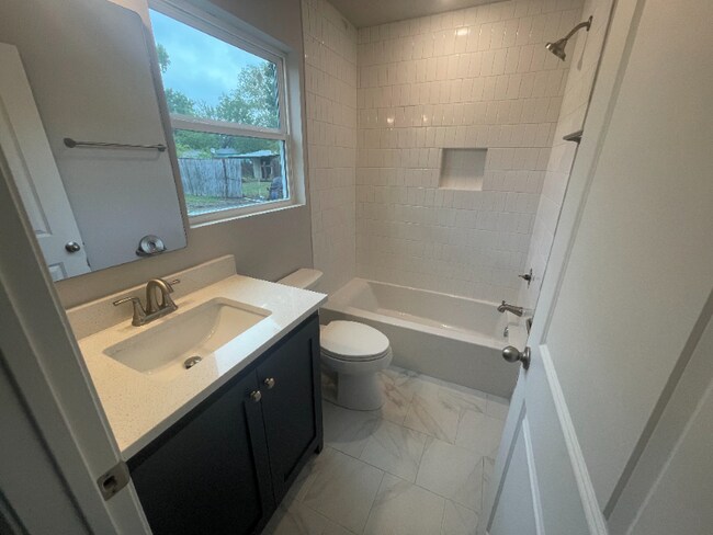 Building Photo - 407 E Houston St