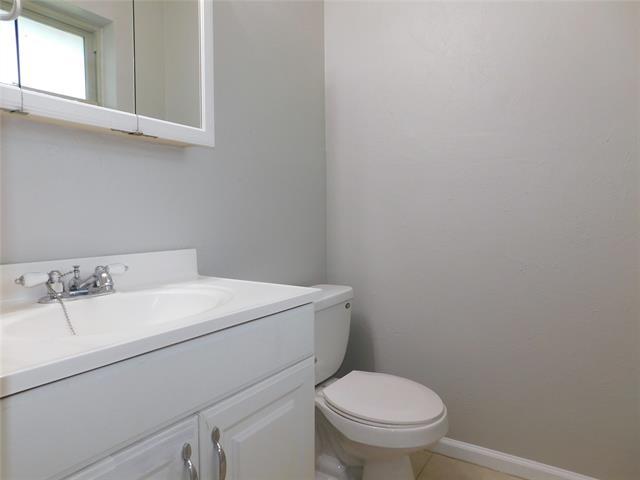 Building Photo - 443 Sweetbriar Dr