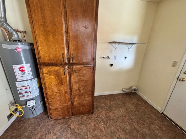 Building Photo - 736 Commercial Ave