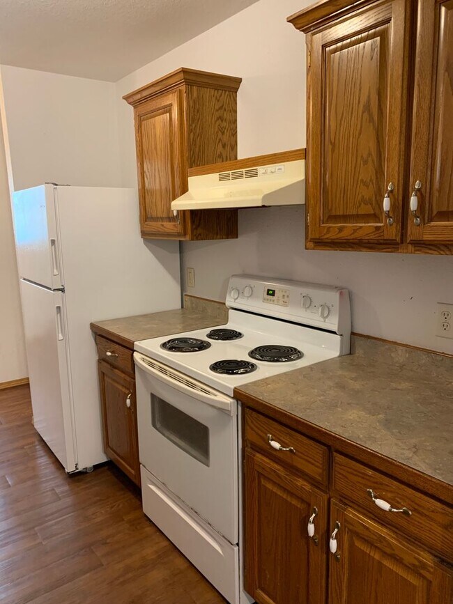 Building Photo - 2BR/1BA Apartment Near MSSU! DOWNSTAIRS UNIT!!