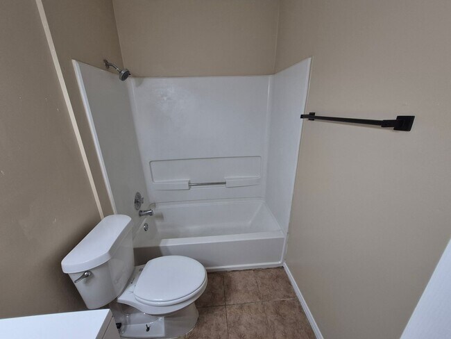 Building Photo - 5907 Deer Lake Dr