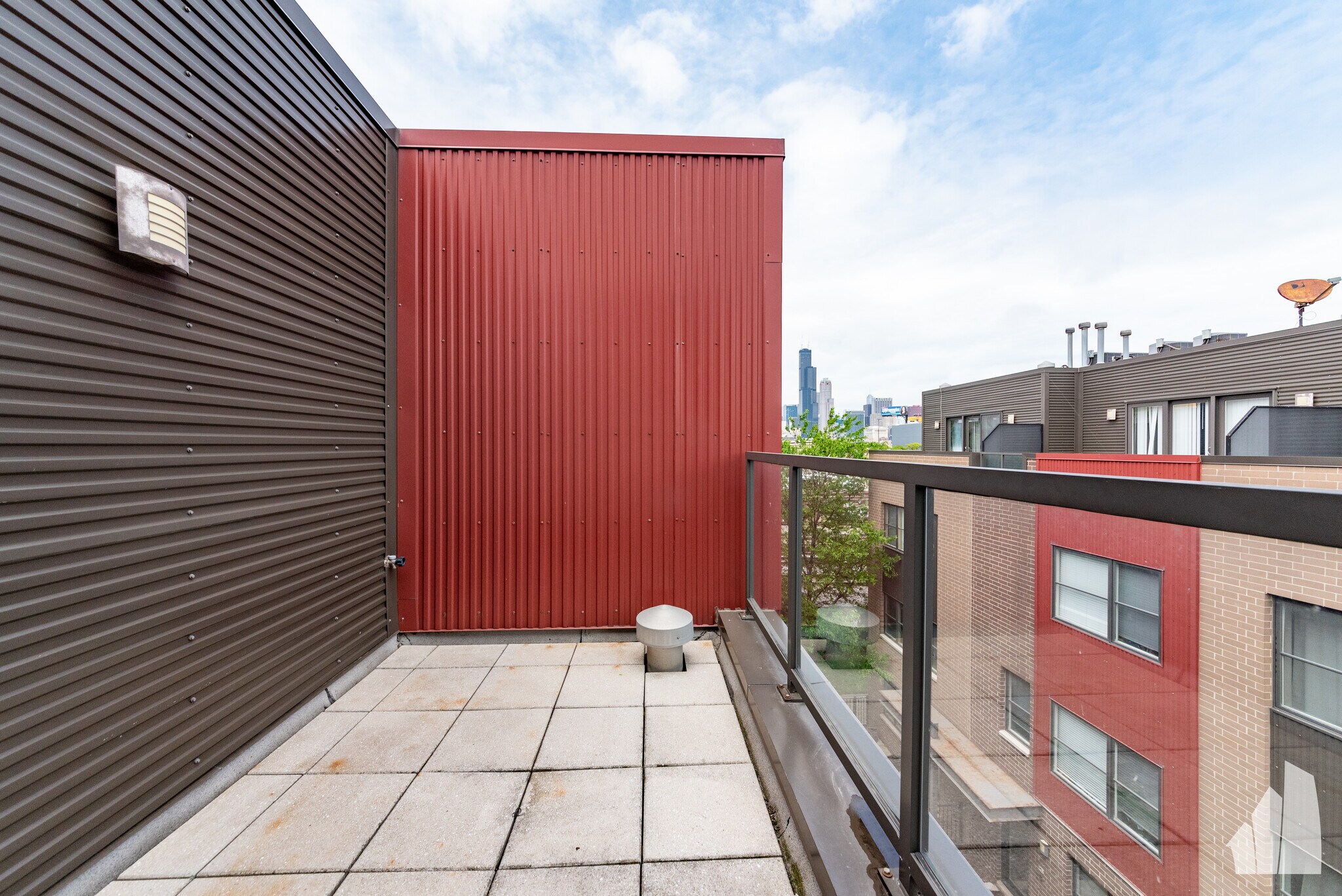 Building Photo - 648 W 16th St