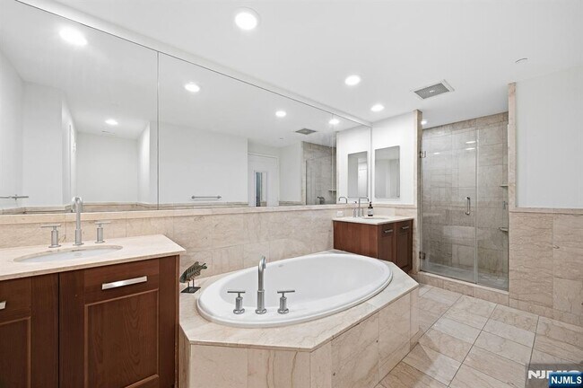 Building Photo - 8100 River Rd