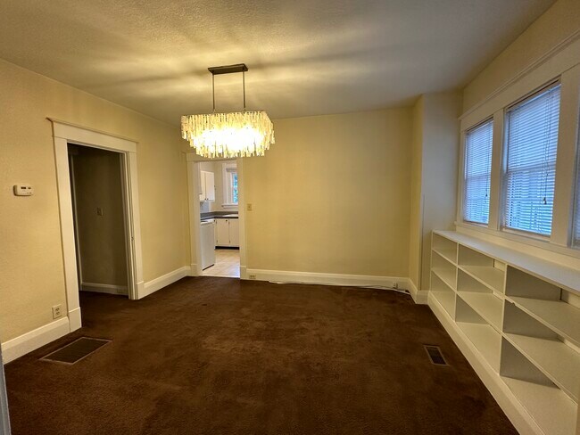 Building Photo - Two bedroom duplex West Toledo