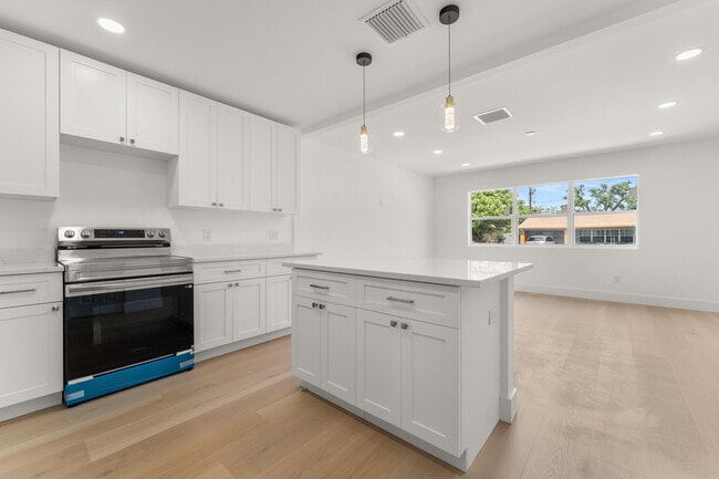 Building Photo - 111 W 35th St