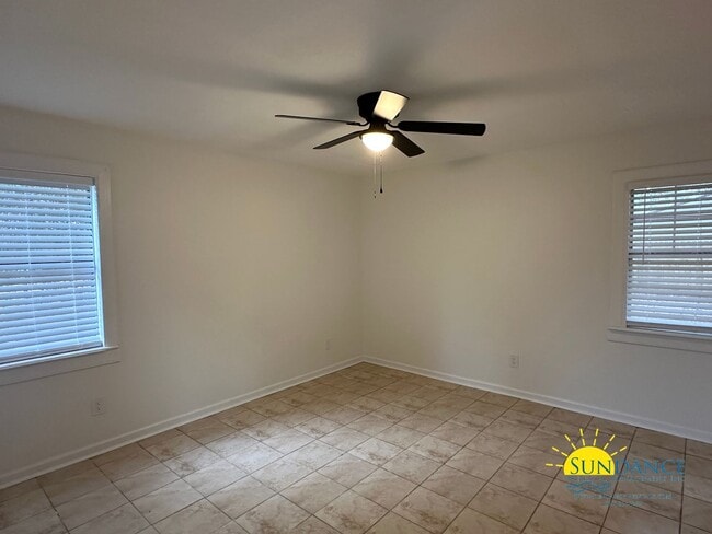 Building Photo - Charming 2 Bedroom Unit in Milton Heights!