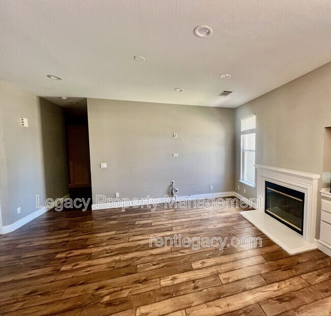 Building Photo - 1605 Paseo Flores Dr