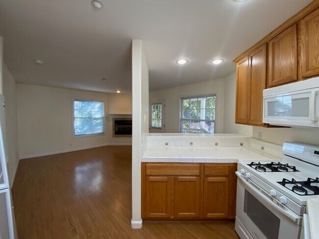 Building Photo - 794 Lighthouse Ave