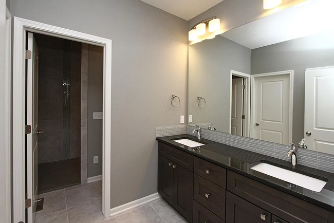 Building Photo - 5 Bedroom and 3 Bathroom House available J...