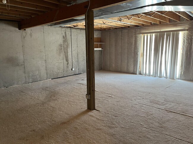 Building Photo - 9141 Leaf Cir