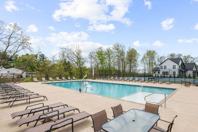 Building Photo - Modern Luxury!  Lakes of Orange Single family home