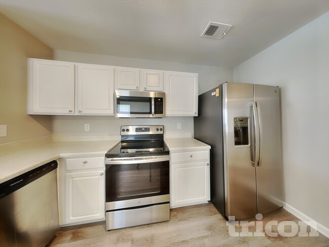 Building Photo - 226 Blazer Dr