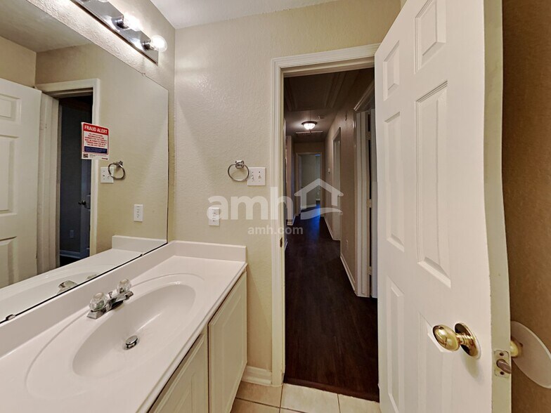 Building Photo - 3318 Falcon Trail Dr
