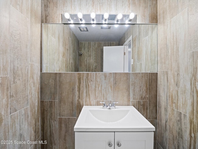 Building Photo - 905 Lisa Dr