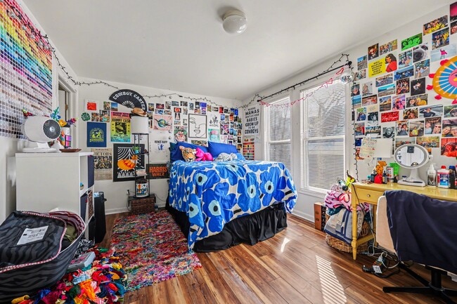 Building Photo - 412 N Thayer St