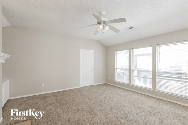 Building Photo - 2500 Crystal Falls Dr