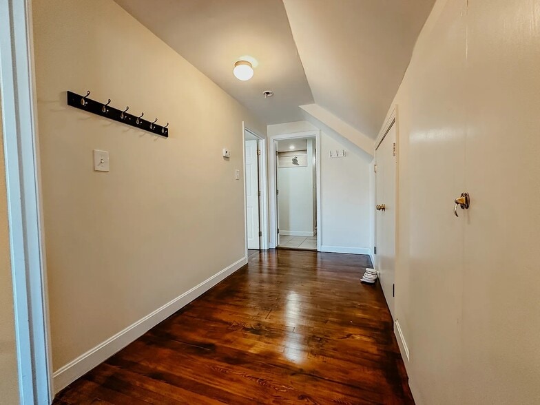Building Photo - 34 Brooksdale Rd