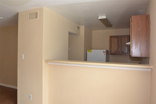 Building Photo - 304 Dell Ct