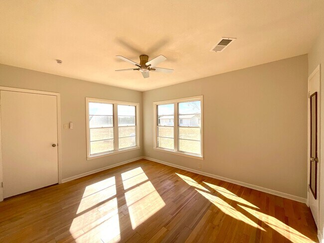 Building Photo - **APPLICATION RECEIVED**  Charming Home on 2 Acres Outside Burnet – Wood Floors, Bonus Room & Ani...