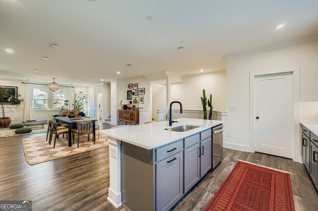 Building Photo - 568 Avondale Pk Cir