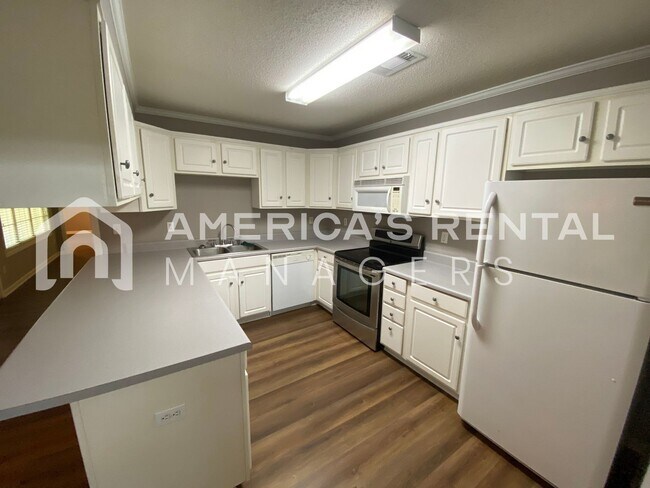 Building Photo - DEPOSIT PENDING!!! - Home for rent in Tuscaloosa! Available to View Now!