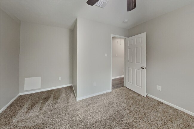 Building Photo - 2815 Fox Mountain Dr