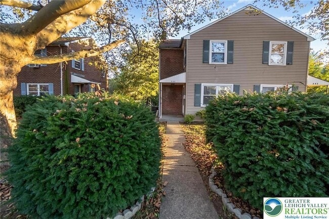 Building Photo - 240 Palmer St