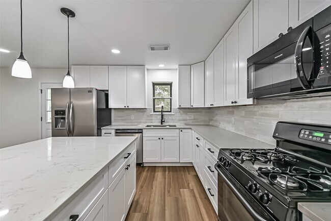 Building Photo - 229 Burkett St