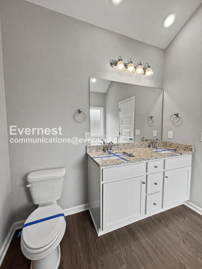 Building Photo - Limited Time Special Offer / 4 Bed, 2 Bath Home with Fenced Yard & Garage / Pet-Friendly / Vouche...