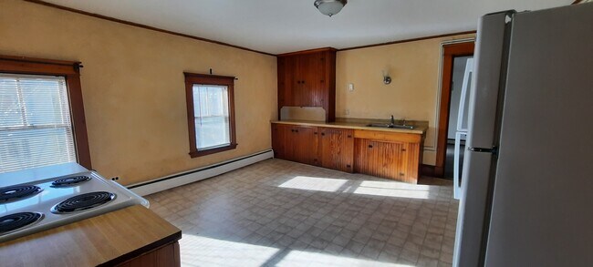 Kitchen - 1043 Stillwater Ave