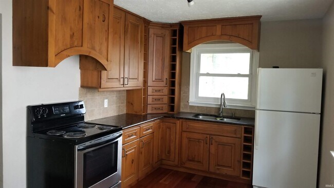 Building Photo - 1025 Hillcrest Rd