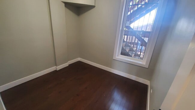 Building Photo - Gorgeous Lawndale 2 Bedroom
