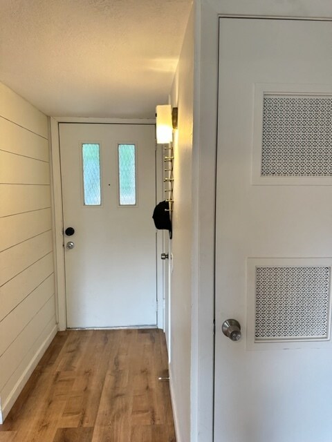 Building Photo - 1304 Mariposa Dr