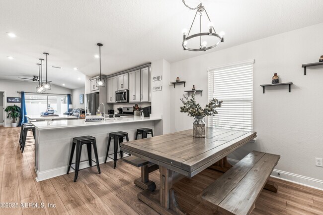 Building Photo - 243 Dahlia Falls Dr