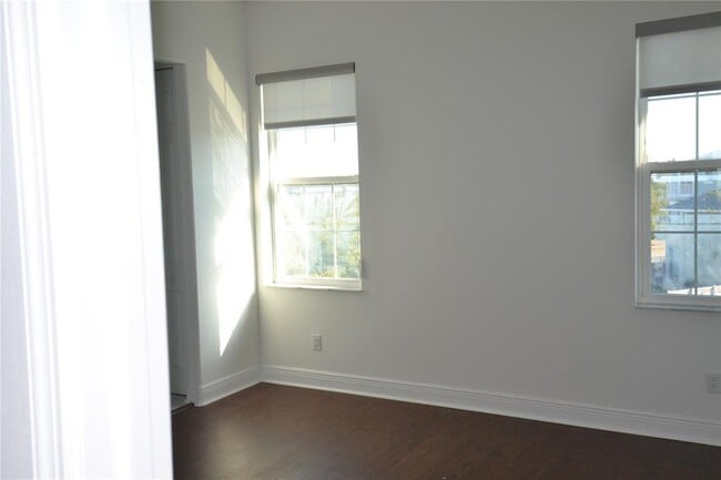 Building Photo - 5728 Biscayne Ct