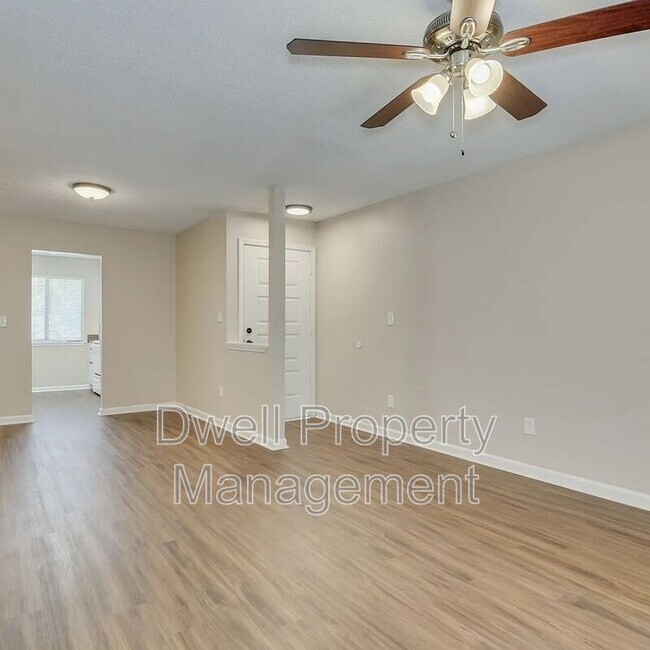 Building Photo - 3510 Woodlake Rd