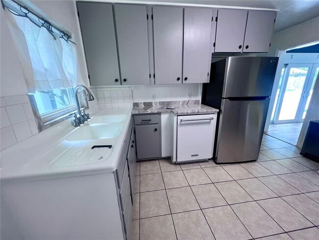 Building Photo - 2707 NW 4th Ave