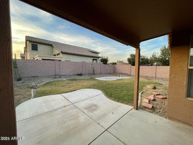 Building Photo - 806 S 111th Dr