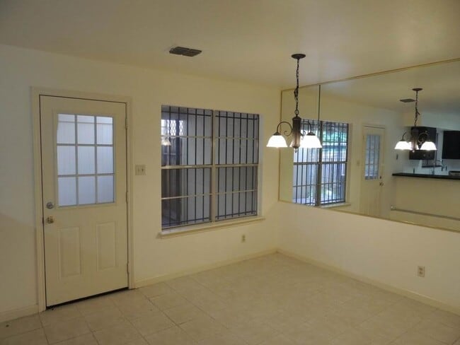 Building Photo - 8870 Kempwood Dr