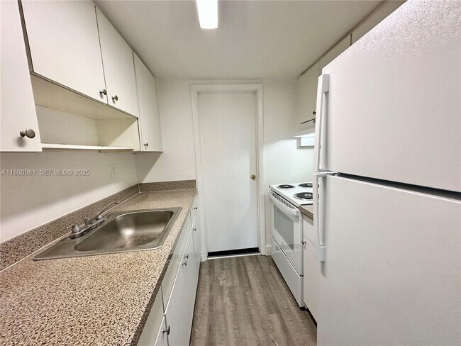 Building Photo - 13285 NE 6th Ave