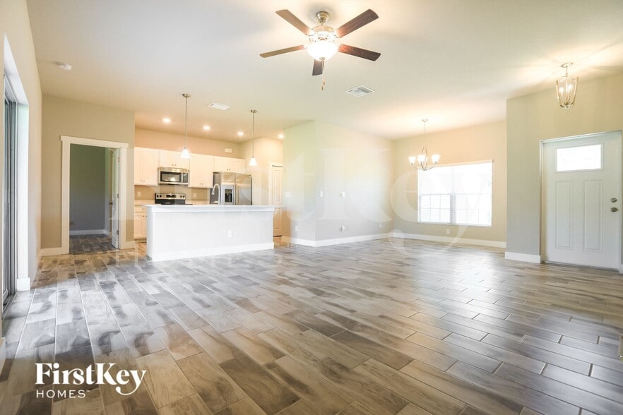 Building Photo - 5139 Cromey Rd