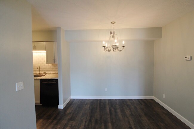 Building Photo - Remodeled 2 bedroom 2 bath condo on the to...