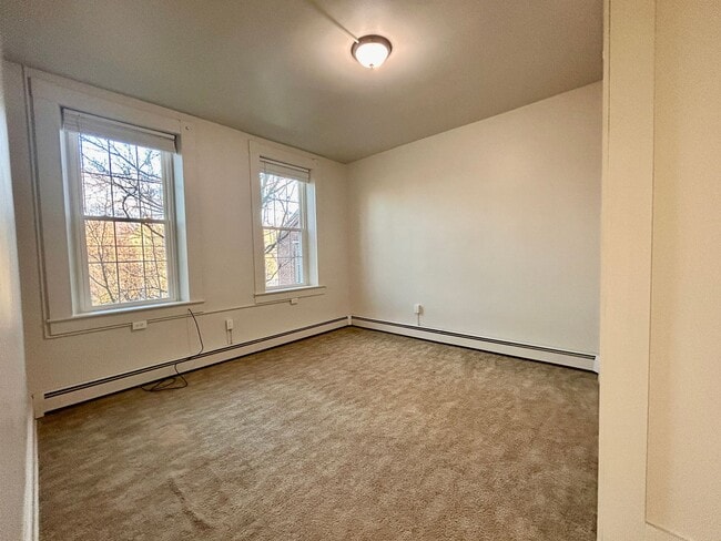 Building Photo - 202 E Main St